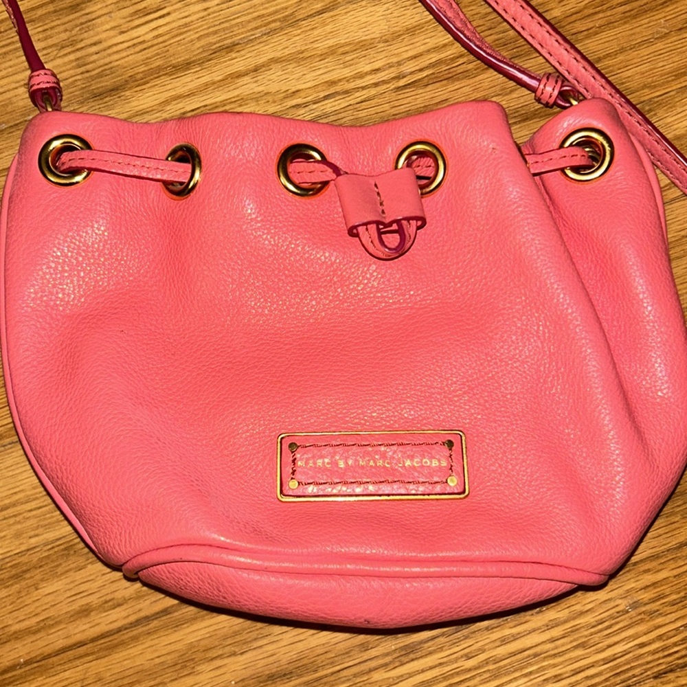 MARC by Marc Jacobs small pink crossbody LIKE NEW - Picture 2 of 7